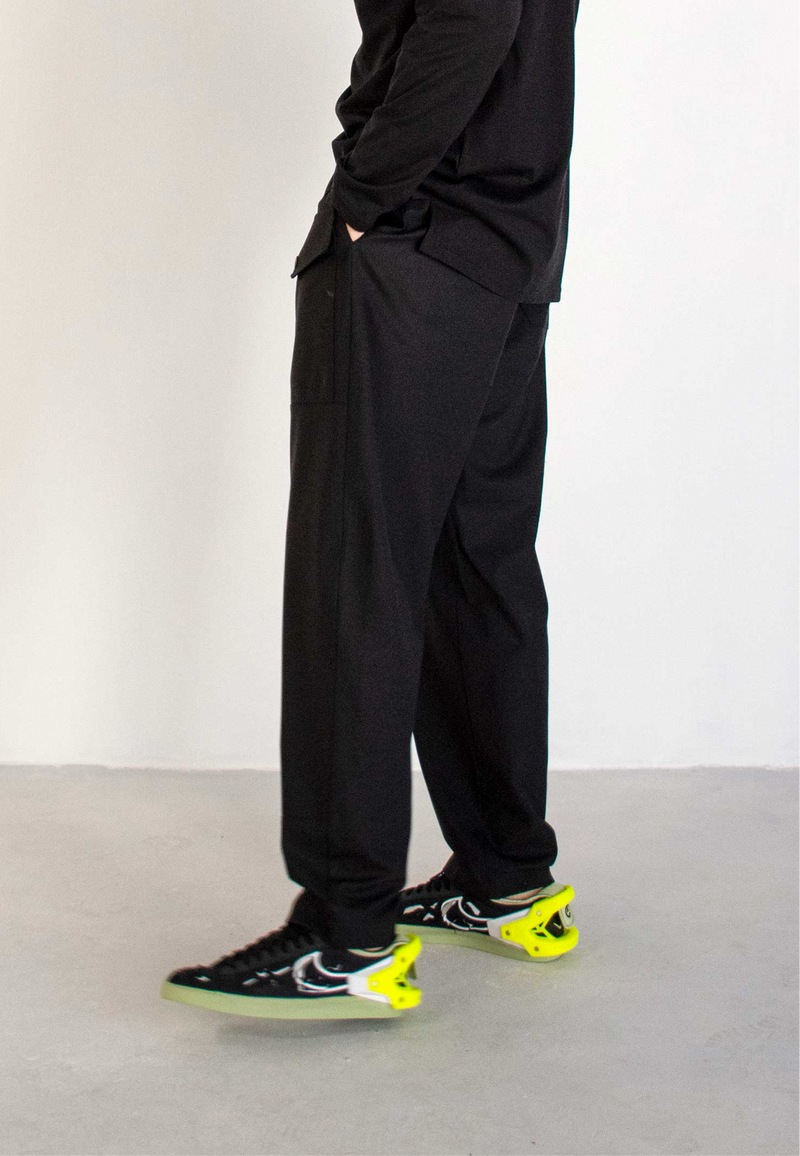 BLACK LIGHT WOOL FRONT POCKET TROUSERS