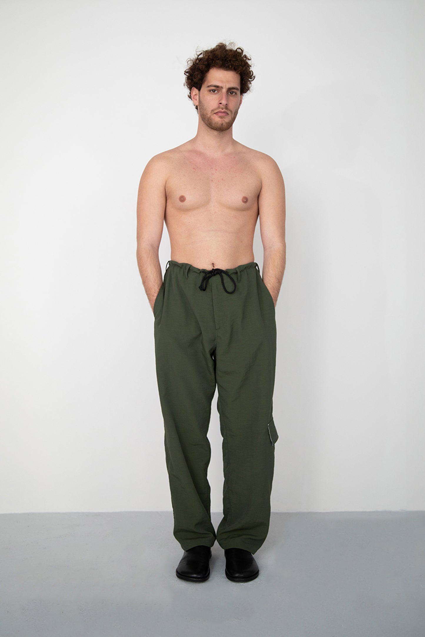 CRINKLED BAGGY KAKI TROUSERS WITH SIDE POCKET