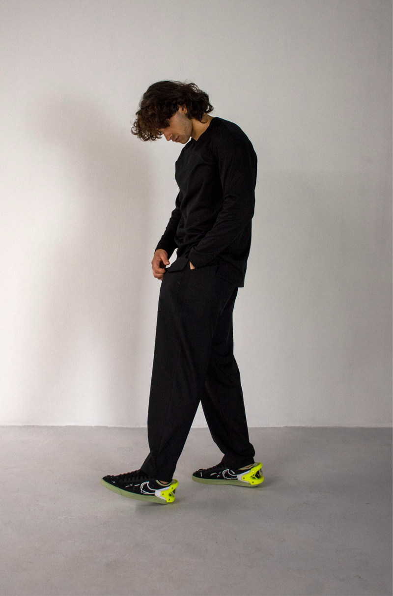 BLACK LIGHT WOOL FRONT POCKET TROUSERS