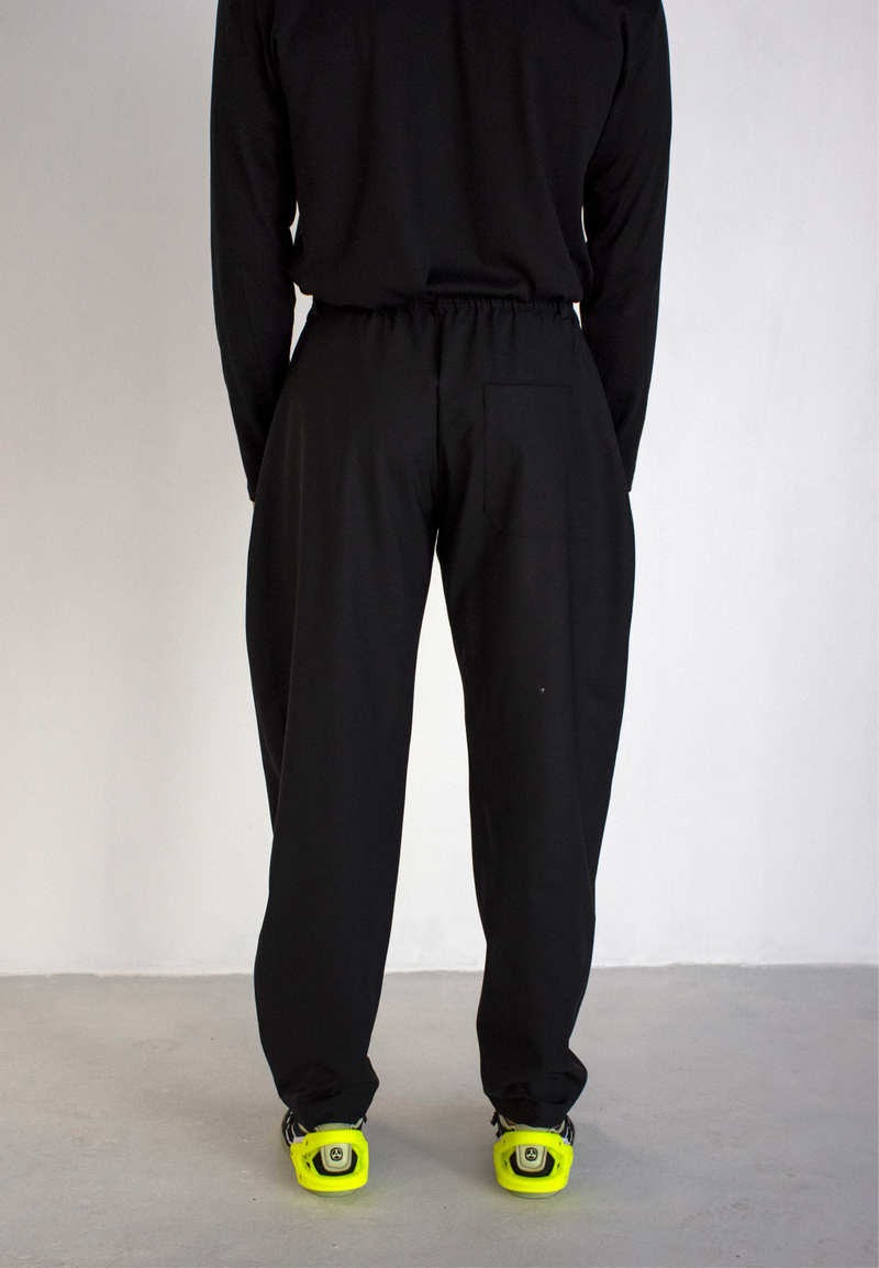 BLACK LIGHT WOOL FRONT POCKET TROUSERS