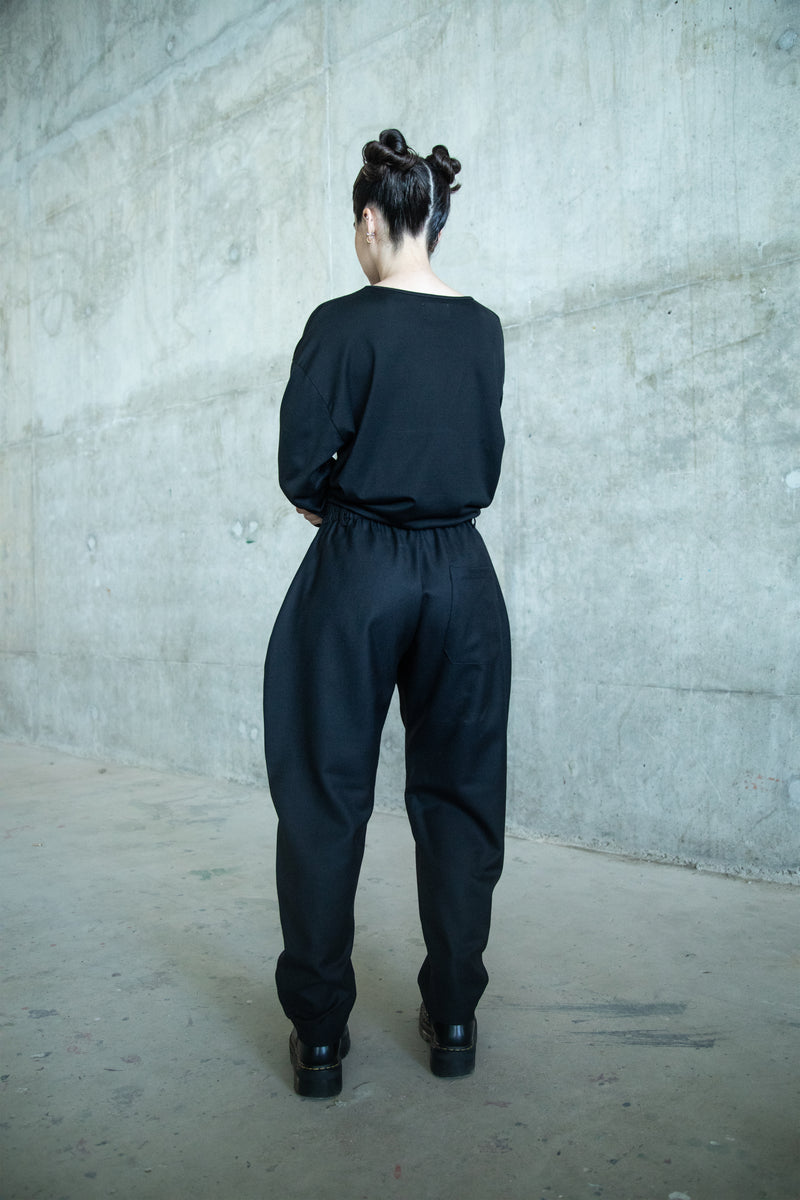 BLACK WOOL FRONT POCKET TROUSERS