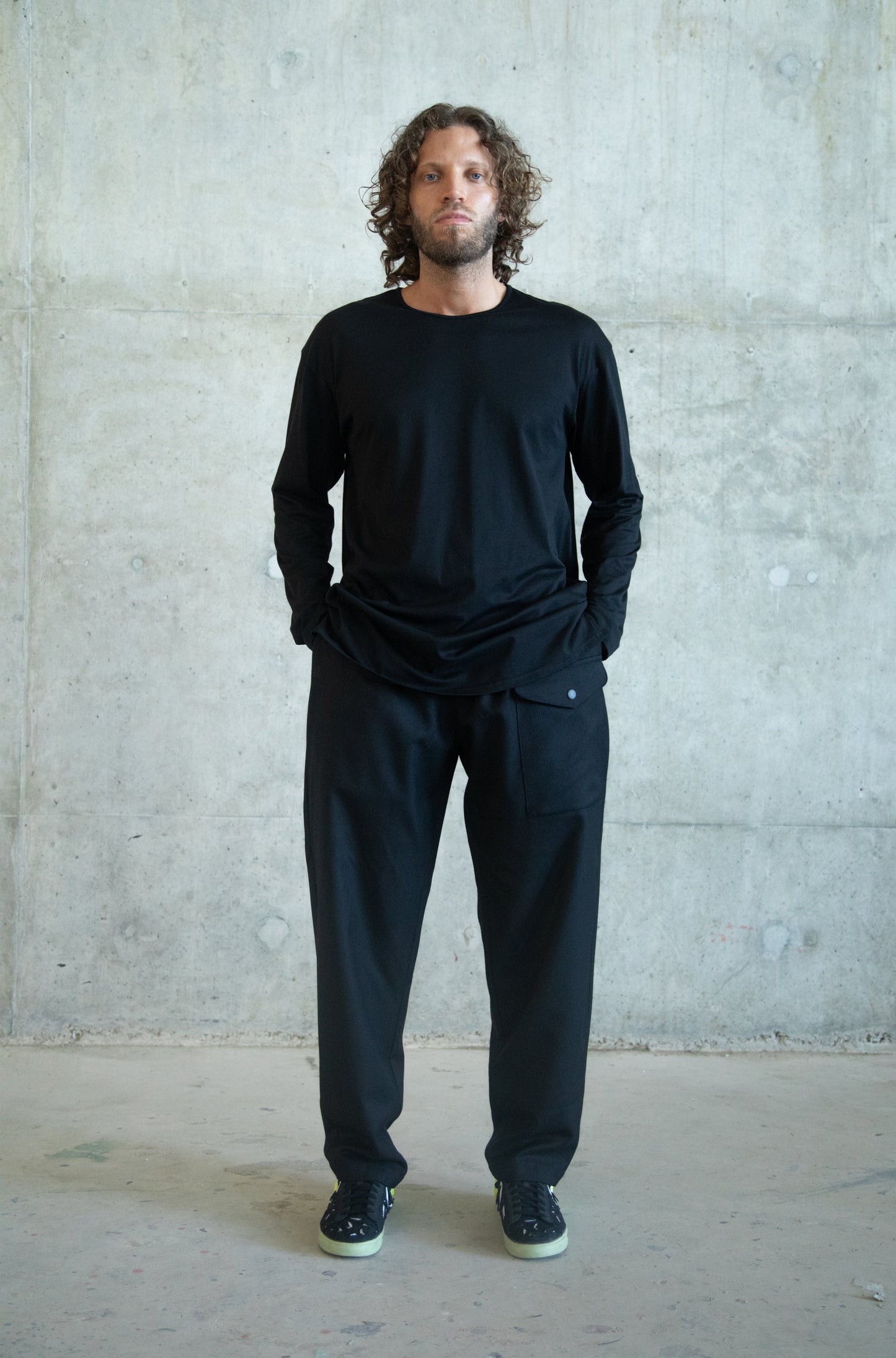 BLACK WOOL FRONT POCKET TROUSERS