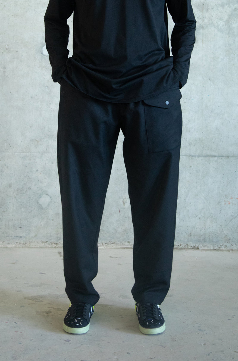 BLACK WOOL FRONT POCKET TROUSERS