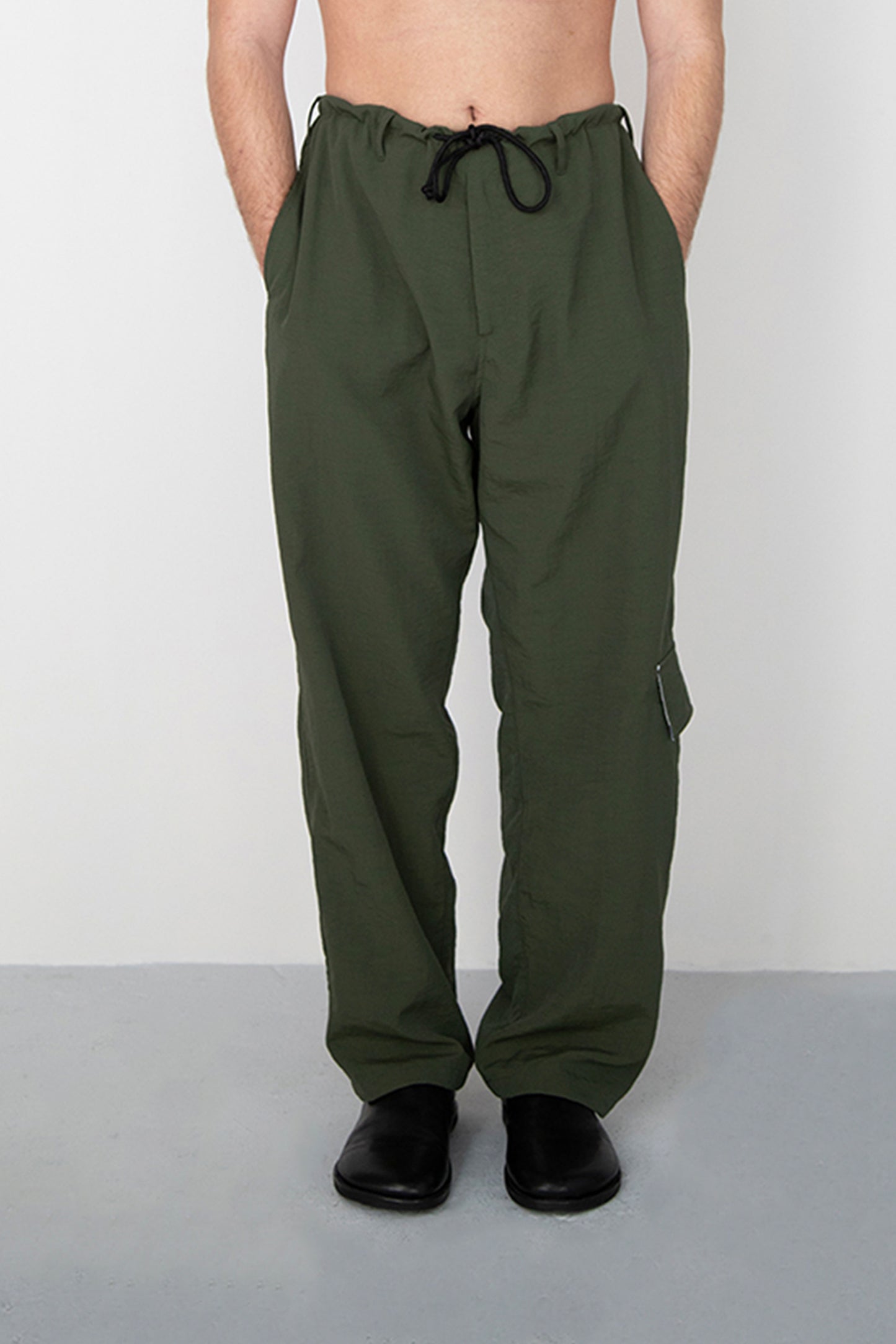 CRINKLED BAGGY KAKI TROUSERS WITH SIDE POCKET