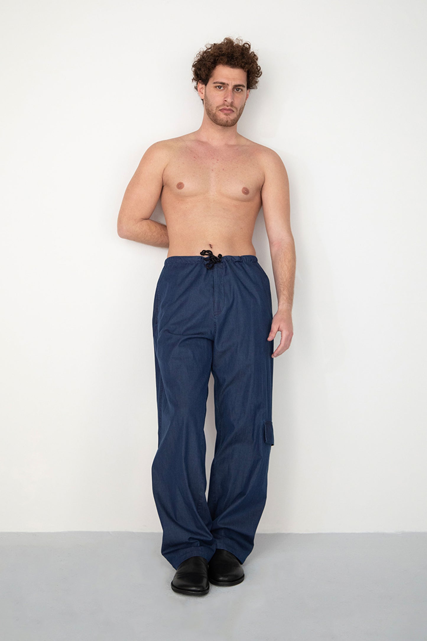 RINSED INDIGO PIGMENT DYED BAGGY TROUSERS WITH SIDE POCKET